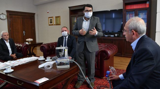 Başkan Gümrükçü'den, Kılıçdaroğlu'na ziyaret: Yerli ve milli solunum cihazı tanıtıldı