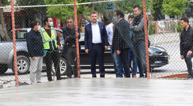 Bayraklı'dan spor alanlarına yenileme: 904 metreküp beton döküldü