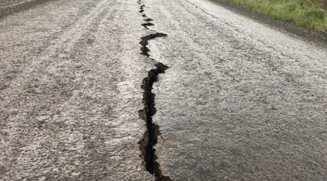 Deprem uzmanı Prof. Dr. Ersoy'dan kritik uyardı: Bir süre evlere girmeyin!