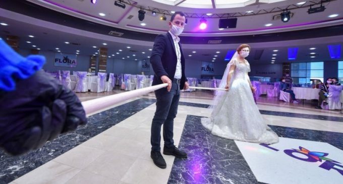 Düğün salonları açılıyor: İşte 'yeni normal' düğün kuralları: Halay yok!