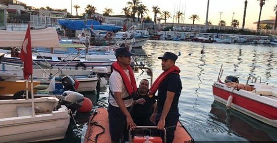 Hesabı ödememek için denize atladı, 2 mil yüzdü