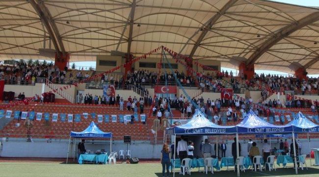 İYİ Parti kongresinde koronavirüs paniği