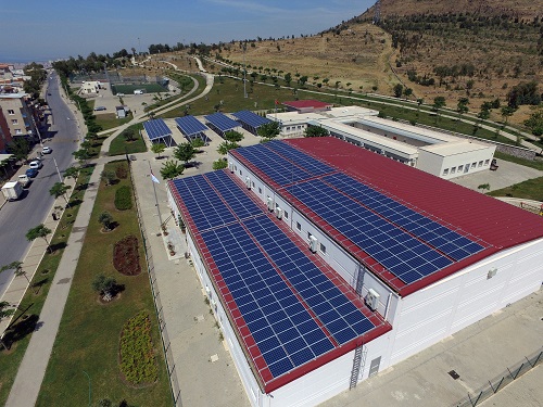 İzmir'de çevreye dost hizmet! Güneş panelleriyle 140 tonluk karbondioksitin önüne geçilecek!