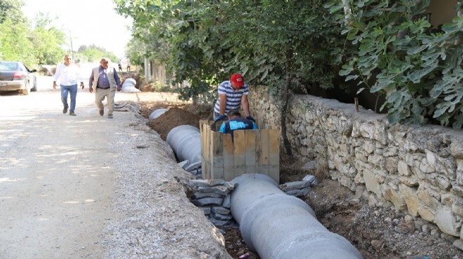 Menderes'te su taşkını için çalışmalar sürüyor