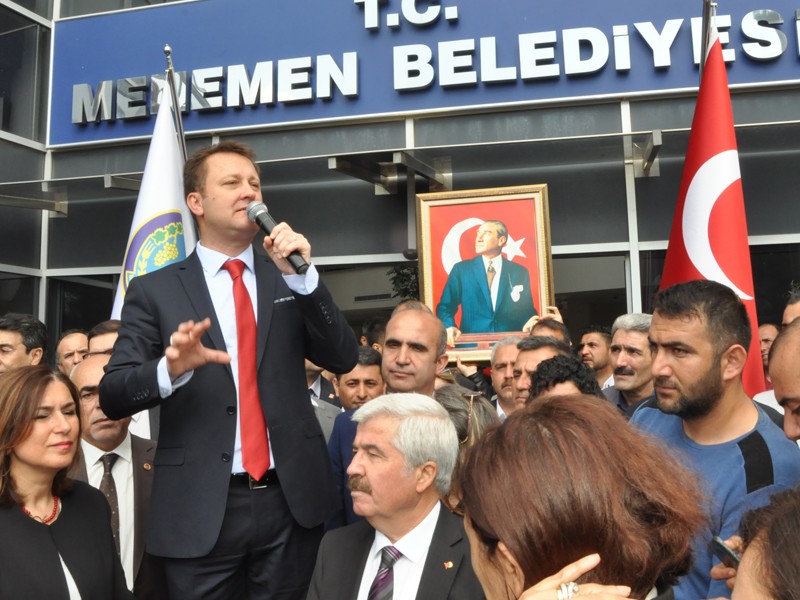 İzmir'de CHP'li belediye başkanına terör soruşturması!