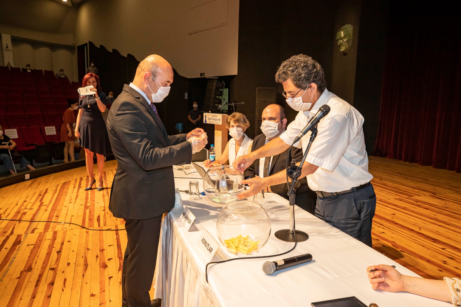 Örnekköy’de kuralar çekildi: Soyer’den 'yerinde dönüşüm' vurgusu