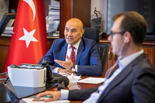 Uluslarası arenada, dünyadan katılan tek belediye başkanı Tunç Soyer oldu