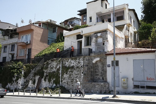 Konak'ta tarih gün yüzüne çıkıyor! İkiçeşmelik’te yıkımlar başladı!