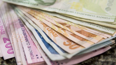 İktidar karar verdi: 3.6 milyon emekçi bir ay daha eksik maaş alacak