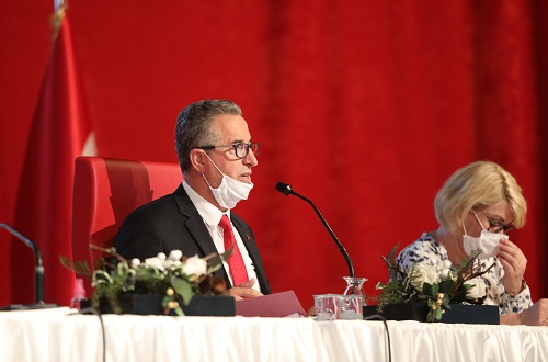 Gaziemir Belediye Başkanı Halil Arda, “Beni koltuktan indirmek isteyenler hayal görüyor”