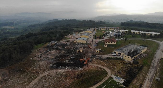 Sakarya’daki havai fişek fabrikasında enkaz kaldırma çalışmaları sürüyor