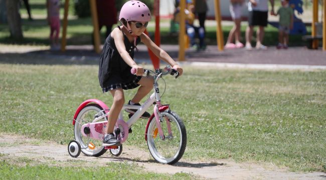 Bayraklı'da çocuklara 'pedallı' dayanışma kampanyası!