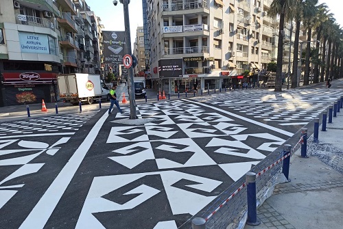 İzmir'in göz bebeğinde sanat eseri gibi yaya geçidi!