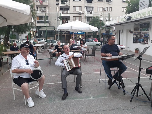 Erboy: Karşıyaka’da herkese şarkı türkü söyleteceğiz