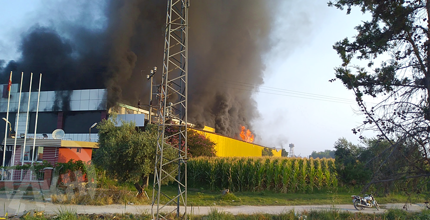 Manisa Saruhanlı'da büyük yangın!