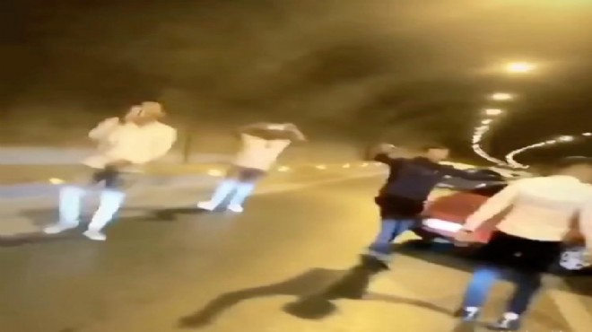 İzmir'de akıl almaz görüntüler: Düğün konvoyundakiler tüneli kapatıp, halay çekti