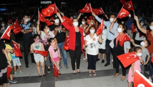 Balçova'da maskeli 30 Ağustos kutlaması