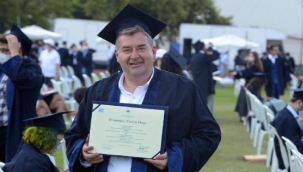 Başkan Oran annesi için o diplomayı aldı!