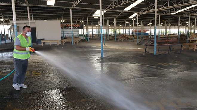 Çiğli'de pazar yerlerine detaylı temizlik