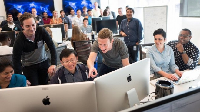 Facebook'tan korona kararı: 2021 yazına kadar evdeler!