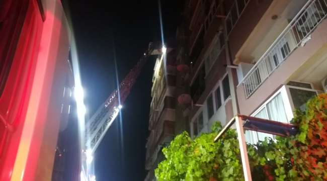 İzmir'de korkunç yangın: Emekli öğretmen hayatını kaybetti