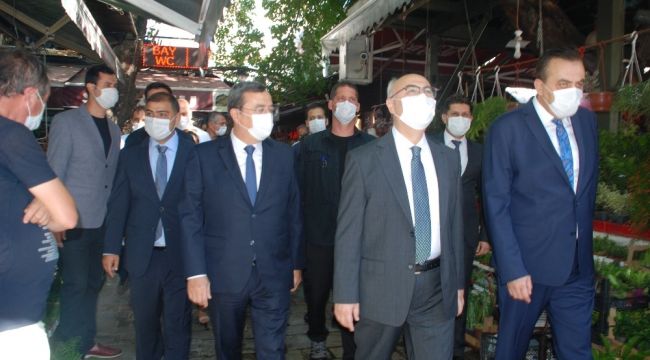 İzmir'deki koronavirüs denetimlerine Vali Köşger katıldı