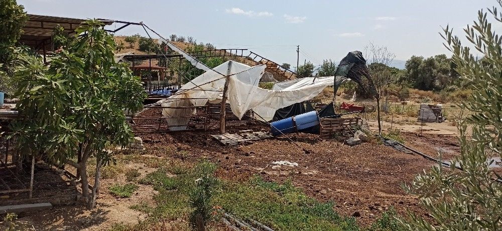Ödemiş'te yağış ve fırtına zarara yol açtı