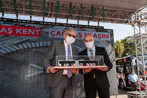 Büyükşehir İzmir'e 52 yeni otobüs daha kazandırdı!