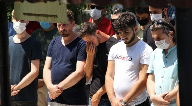 Tekne faciasında hayatını kaybeden anne ve 2 kardeşe en acı veda