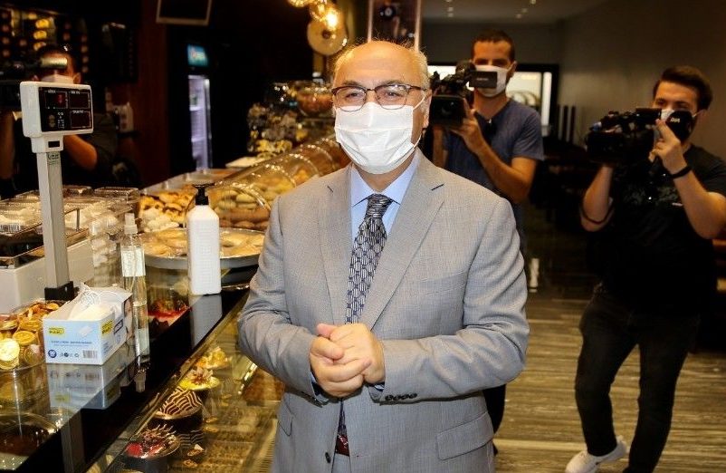 Vali Köşger'den koronada istatistikli rapor: İzmir bir ay öncesine göre daha kötü!