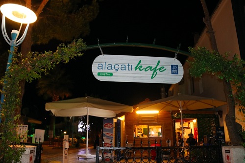 Çeşme pahalı algısına son! Alaçatı Kafe hizmete açıldı