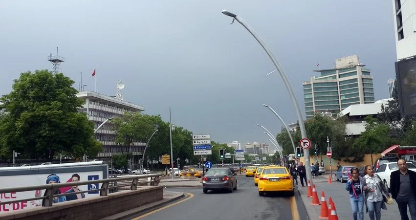 Ankara'da mesai saatlerine koronavirüs düzenlemesi