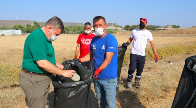 Başkan Oran çöp topladı: "Kentimizi temiz tutalım" mesajı verdi