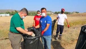 Başkan Oran çöp topladı: “Kentimizi temiz tutalım” mesajı verdi 