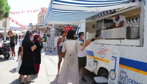 Çeşme Belediyesi aşure dağıttı