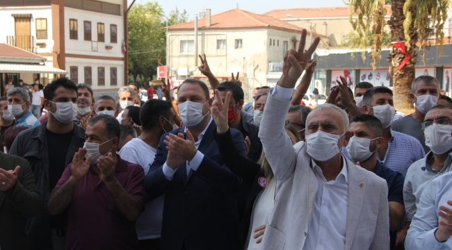 Çiğli'de TİS coşkusu: İzmir'de en yüksek zam oranı.. Gümrükçü'den Çiğli esnafına büyük müjde!