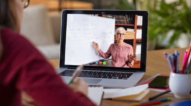 "Evinde bilgisayar ve internet olmayan eğitime nasıl başladı?"