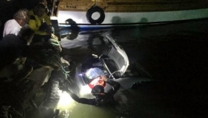 İzmir’de otomobilini denize süren sürücü yaşamını yitirdi