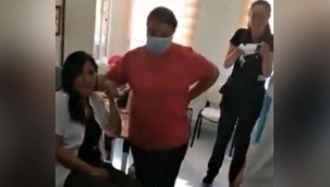 Sağlık ocağında dehşet saçtı! Hemşireleri dövdü, hasta yakınını bıçakladı