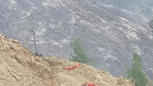 44 saatlik yangınla mücadele sonunda toprakta uyudular!