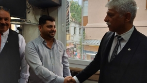 Ak Parti İzmir Milletvekili'nin yeğeni o partiye katıldı!