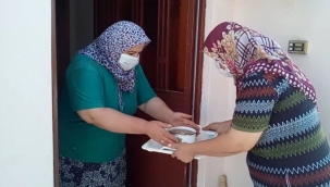 Aşure yapan teyze 'korona' da dağıtmış!