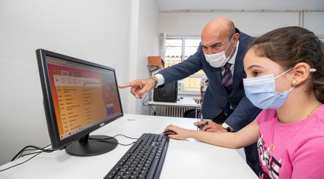 Başkan Soyer'den "askıda tablet" kampanyası