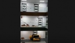 Bayraklı'da 2 senelik lüks plaza depremde bu hale geldi!