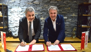 Bornova’da hem iş arayan gençlere, hem eczanelere destek