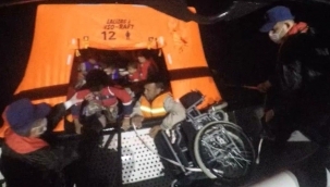 Çeşme açıklarında 25 düzensiz göçmen kurtarıldı