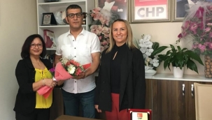 CHP Bayraklı İlçe Örgütünden Yıldırımer'e teşekkür plaketi