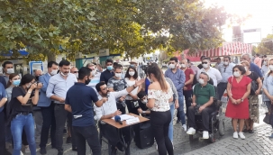 CHP Konak Gençlik Kolları'ndan tiyatral eleştiri: Covid öldürmezse bu sistem bizi öldürür!