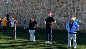 Çiğli Belediyesi'nden meme kanseri için pembe maskeyle plates