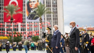 Cumhuriyet Bayramı kutlamaları çelenk töreniyle başladı